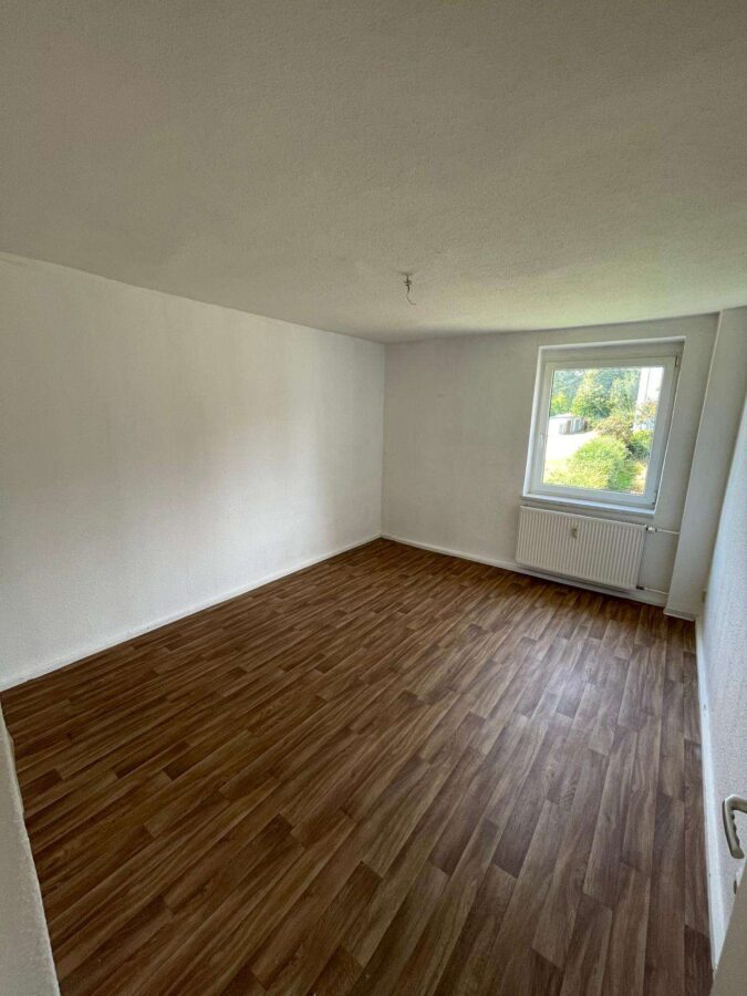 gut geschnittene 3-Raum-Wohnung mit Wannenbad und Fenster, Balkon, Keller, Kabel-TV, 18546 Sassnitz, Etagenwohnung