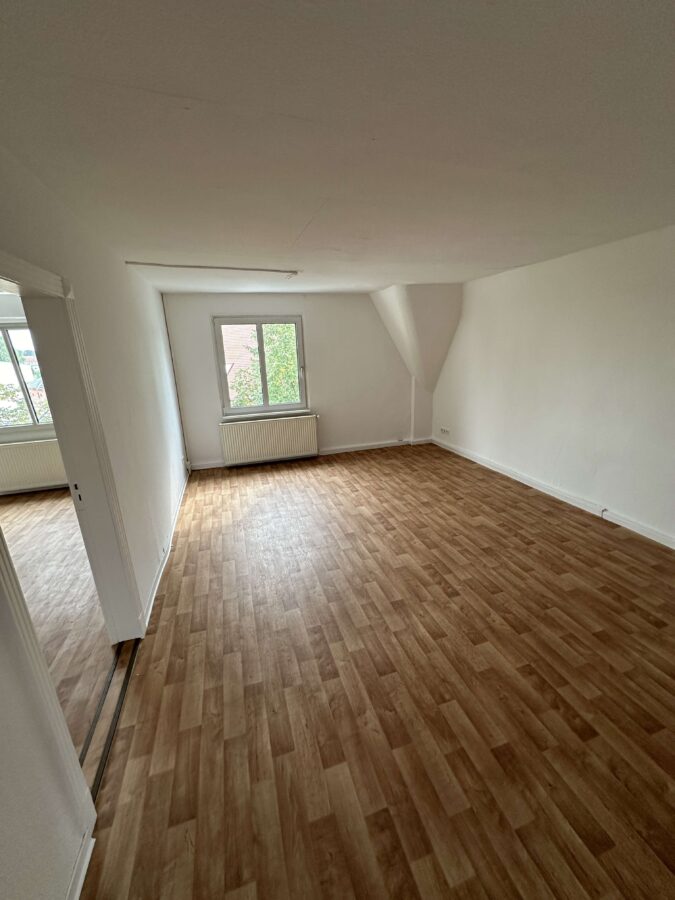 Gut geschnittene, geräumige 2-Zimmer-Wohnung mit Dusche, 18273 Güstrow, Etagenwohnung