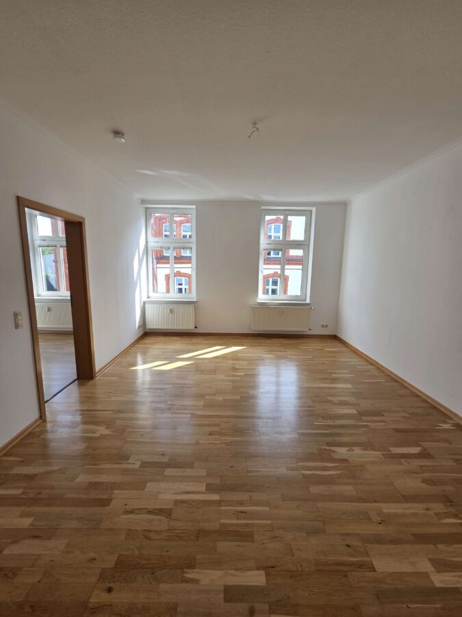 3-Zimmer-Wohnung mit Balkon, Laminat, Einbauküche, Wannenbad und Stellplatz mgl., 18057 Rostock, Etagenwohnung