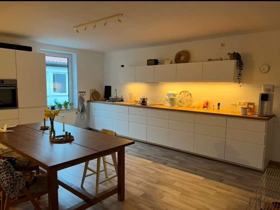 große 6 Raum-Wohnung mit Wohnküche & Tageslichtbad Abstellraum, Stellplätze, 18299 Laage, Dachgeschosswohnung