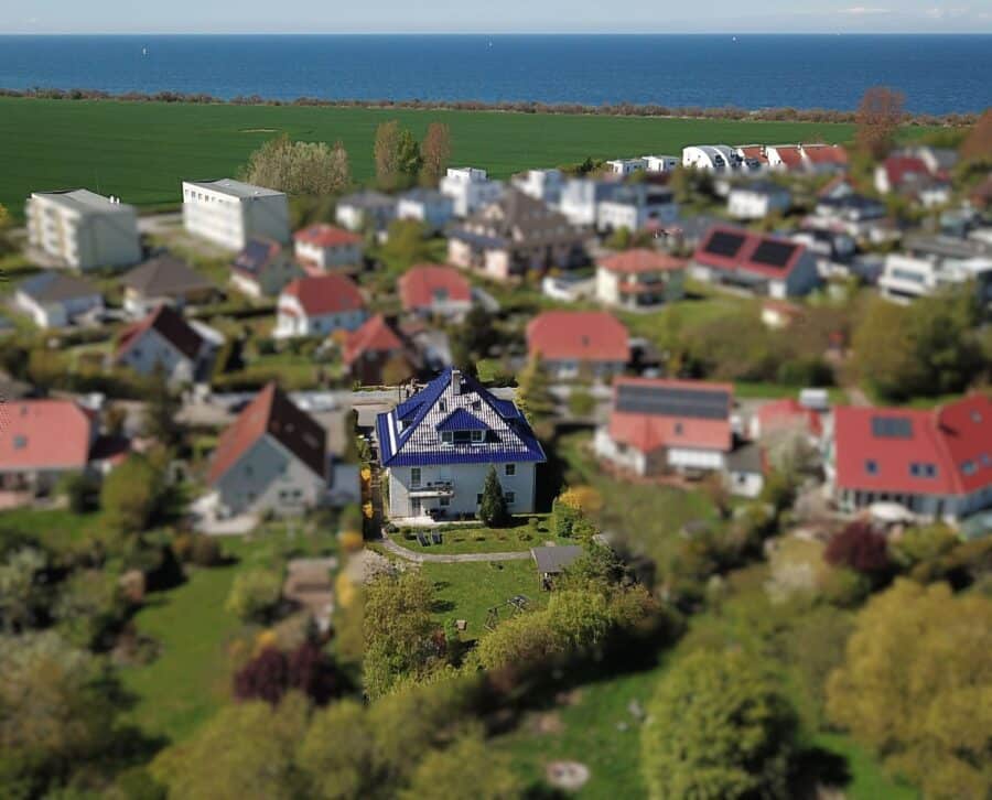 ostseenahe 4*Ferienhaus-Villa mit 8 WE, voll möbliert, Kamin, Whirlpools, Terrassen, KfZ-Stellplätze, 18211 Ostseebad Nienhagen, Mehrfamilienhaus