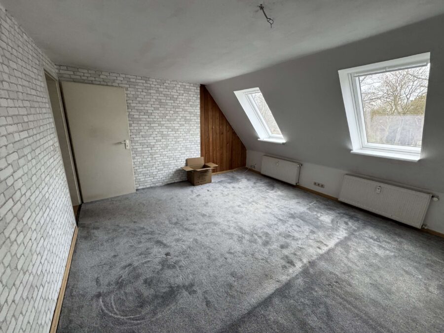 5- Zimmer-Dachgeschoßwohnung mit Tageslichtvollbad, 18059 Papendorf, Dachgeschosswohnung