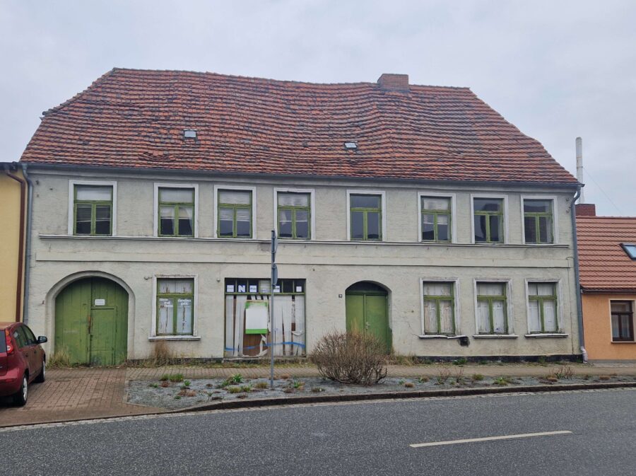 Sanierungsbedürftiges MFH mit 3 WE, 763 m² Grundstücksfläche, 220m² Wohnfläche und Denkmal AfA, 18195 Tessin, Mehrfamilienhaus