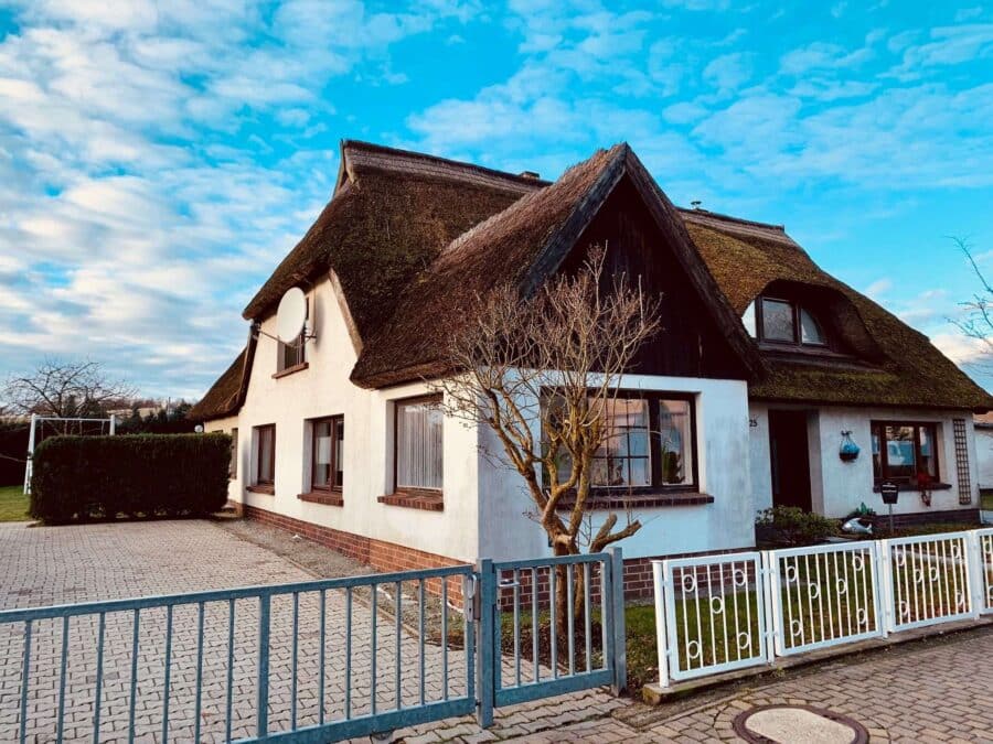 repräsentatives Kapitänshaus mit Einliegerferienwohnung unter Reet, ca. 1424 m² Grundstück, 18181 Graal-Müritz, Einfamilienhaus